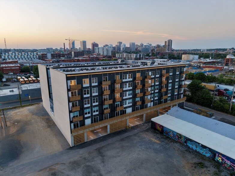 Building Photo - The Hub Apartments