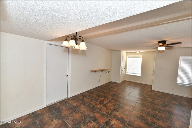 Building Photo - 12121 Tower Hill Dr