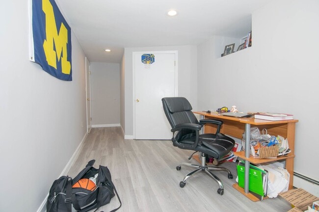 Building Photo - Renovated 4-Bed / 2-Bath in Allston | In-Unit Laundry | 9/1