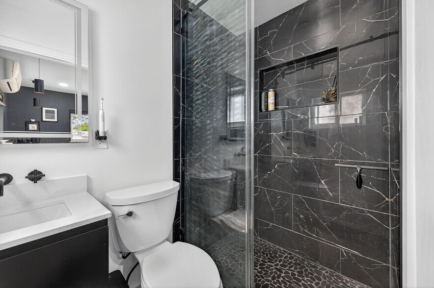 Building Photo - 6640 Douglas St