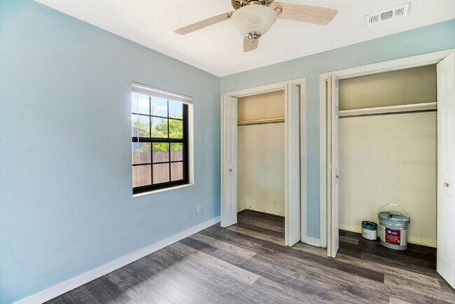 Building Photo - Charming 4 Bedroom Pensacola Rental in a Convenient Location!