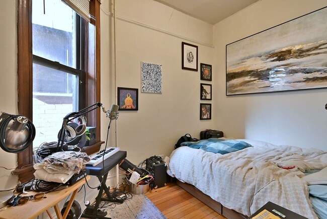 Building Photo - 911 W Dakin St