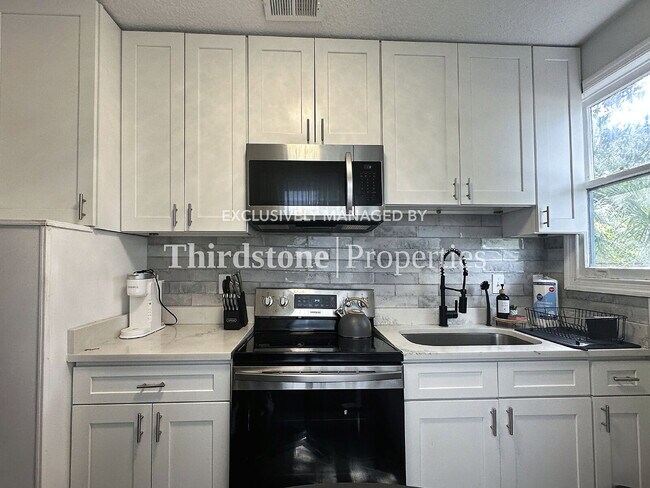 Building Photo - 2508 Gilmore St