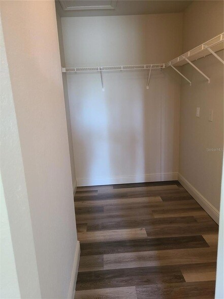 Building Photo - 8911 Manor Loop