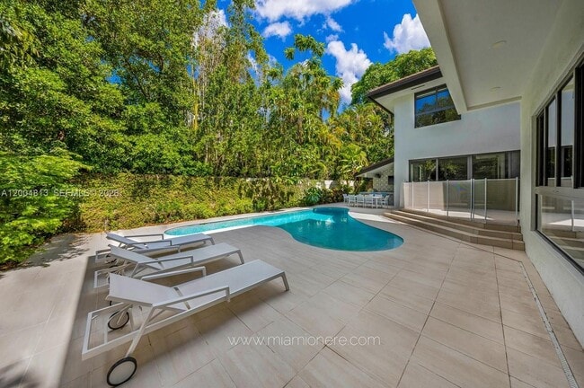 Building Photo - 3900 Douglas Rd