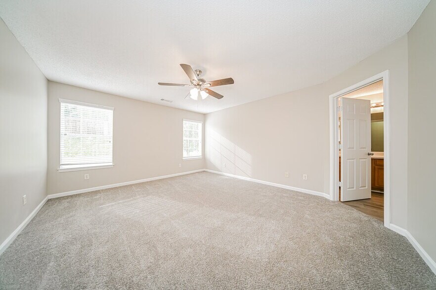 Building Photo - 301 Othello Dr