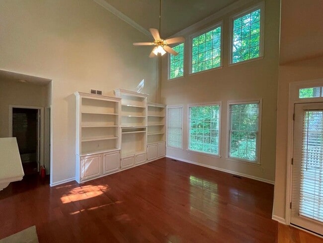 Building Photo - 400 Park Creek Dr