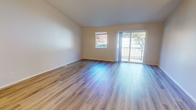 Building Photo - Single Level Family Friendly Home in Sandy. Fenced Backyard Pets Welcome