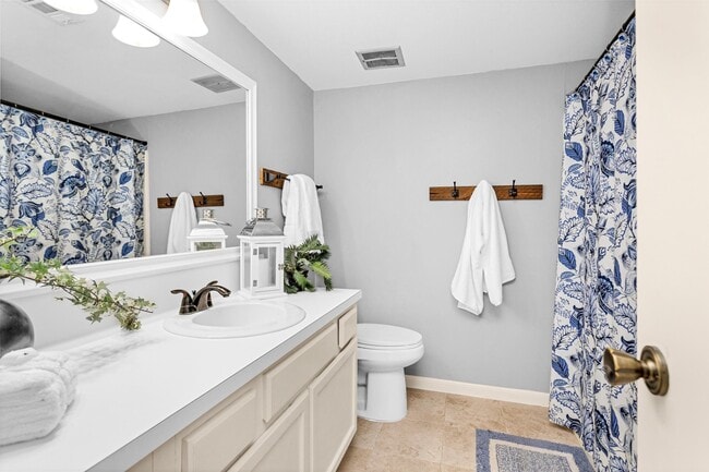 Building Photo - 36 April Point Dr N