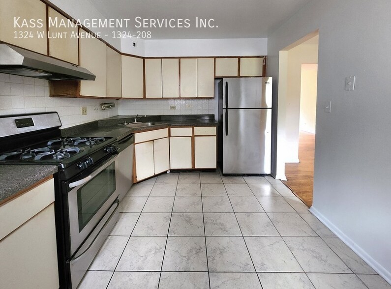 Building Photo - 1322 W Lunt Ave