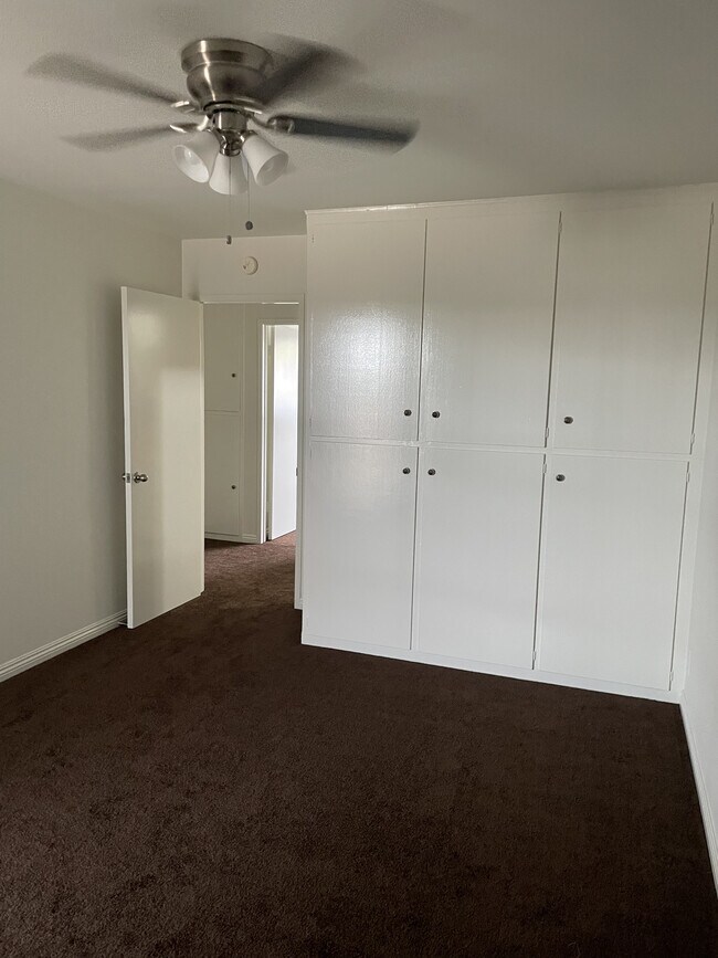 Building Photo - Tradewinds Apartments