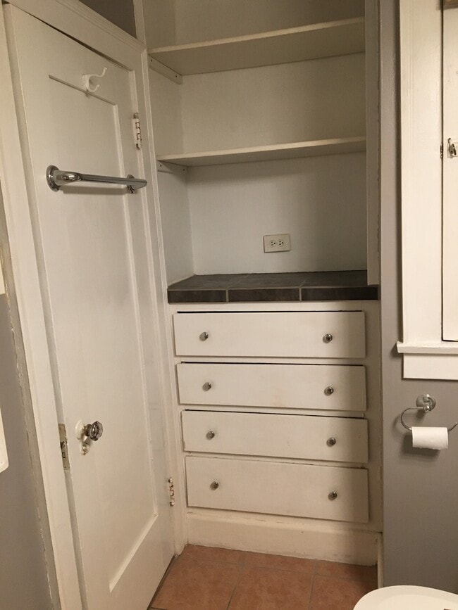 Bathroom built-ins - 1436 Formosa N Ave