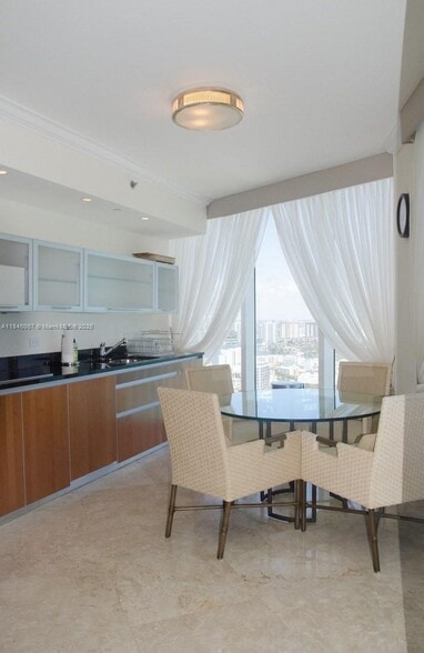 Building Photo - 17201 Collins Ave