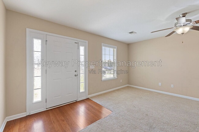 Building Photo - 6107 Village W Ln