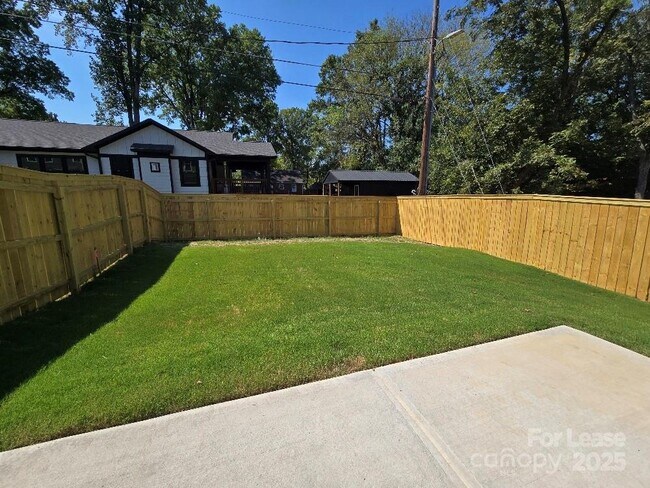 Building Photo - 511 Bowman Rd