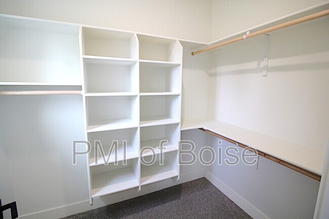 Building Photo - 123 Trifecta Ln