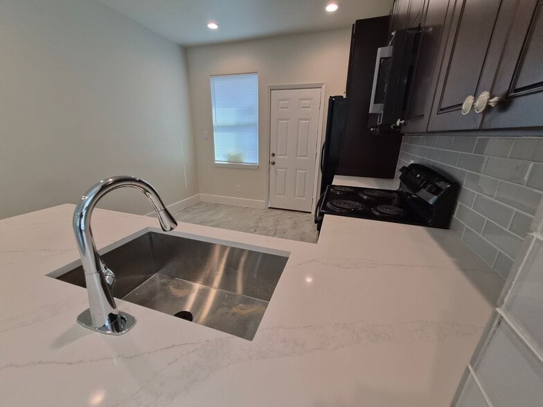 Building Photo - 9745 Black Gum