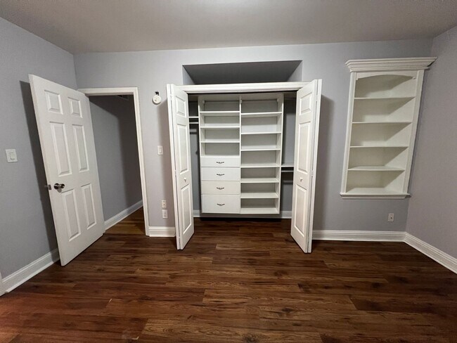 Building Photo - Quiet and Comfortable Condo in Sandy Springs!