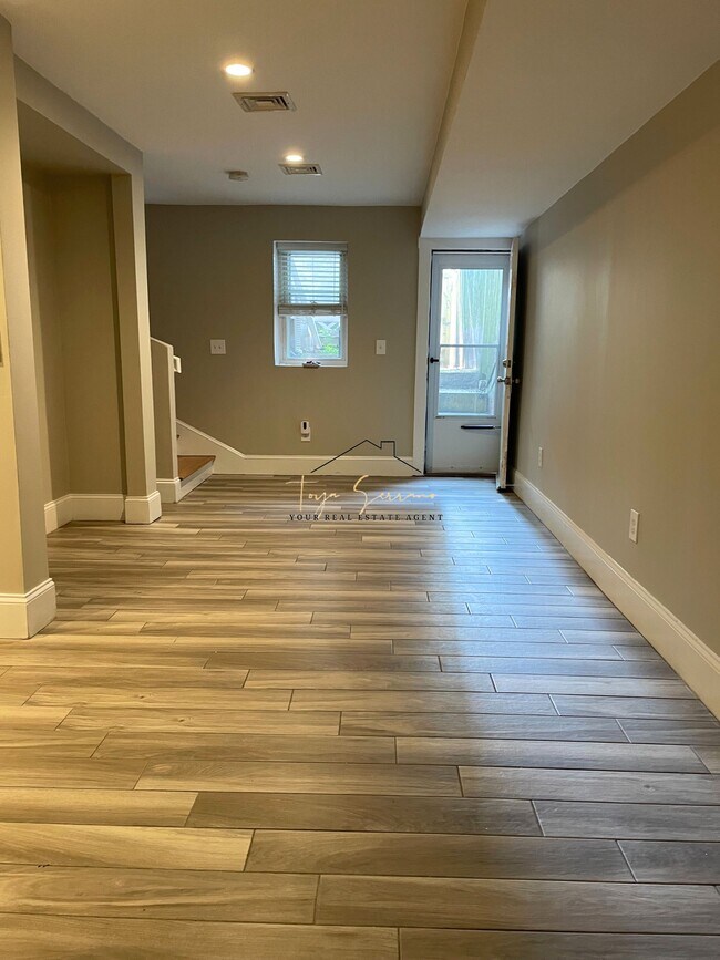 Building Photo - 26 Pembroke St