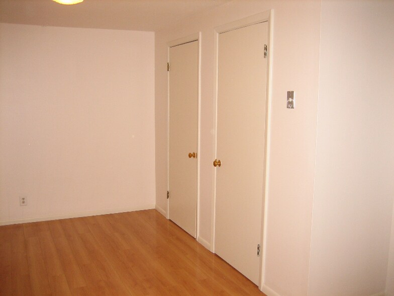 Building Photo - 1338 W 23rd Pl