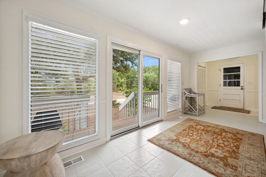 Building Photo - 162 Pioneer Loop