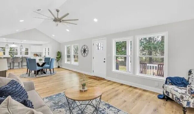 Building Photo - "Charming 3-Bed, 2-Bath Retreat with 1700 Sq. Ft. of Comfort in Simpsonville, SC!"