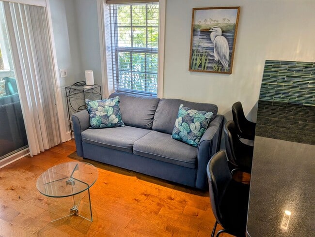 Building Photo - Elegant Old Town Condo - Your Key West Oasis
