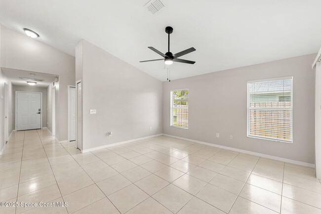 Building Photo - 158 Empress Ave
