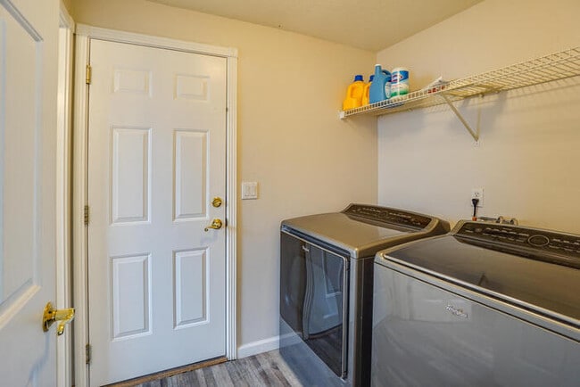 Building Photo - BEAUTIFUL FOUR BEDROOM LOCATED IN THE SHERWOOD SUB DIVISION