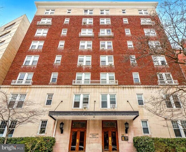 Building Photo - 1954 Columbia Rd NW