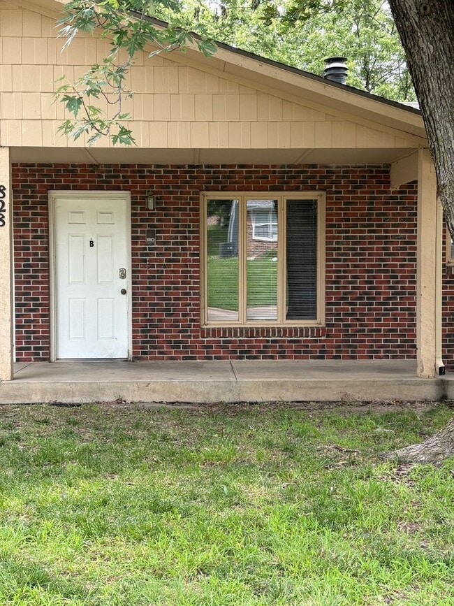 Building Photo - 828 Dondee Dr