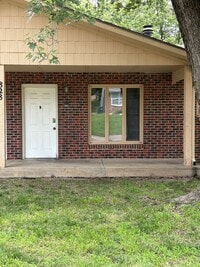 Building Photo - 828 Dondee Dr