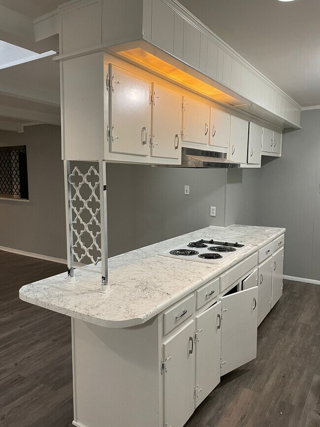 Building Photo - 6172 Whitman Ave