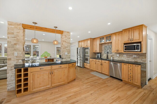 Building Photo - 641 Woods St