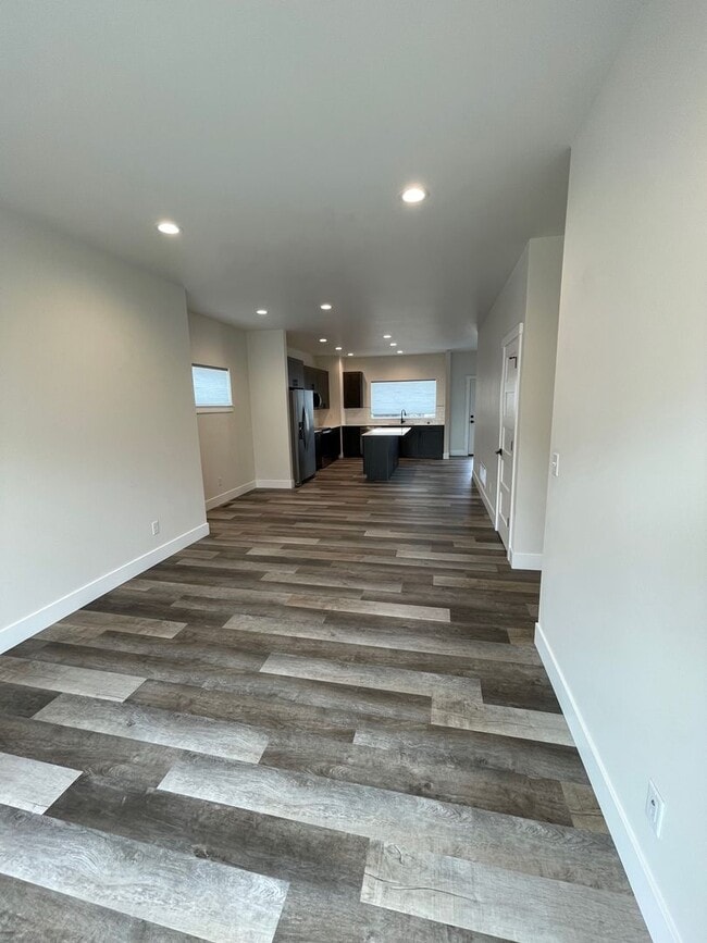 Building Photo - 513 Spaniel Ln