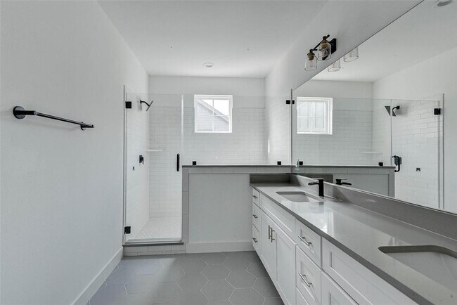 Building Photo - 2527 Judiway St