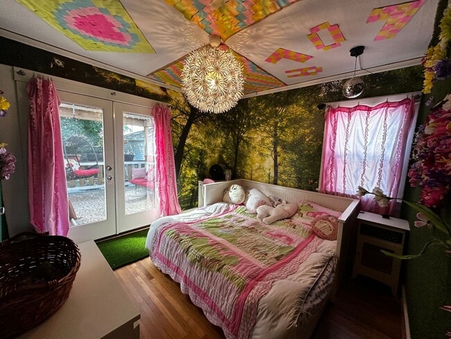 Building Photo - WestMoreland Gem! Portland Original, Huge ...