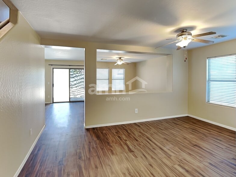 Building Photo - 18522 W Legend Dr