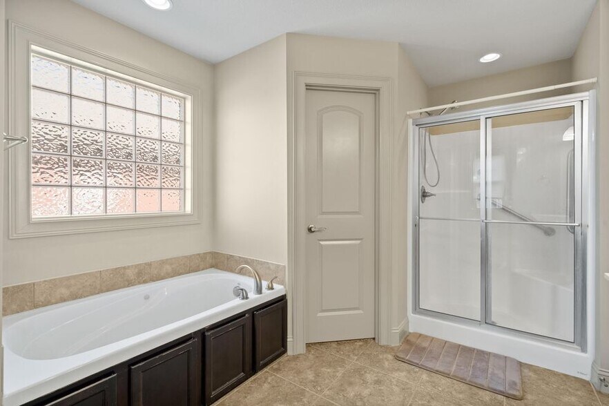 Building Photo - 1811 Trellis Ln