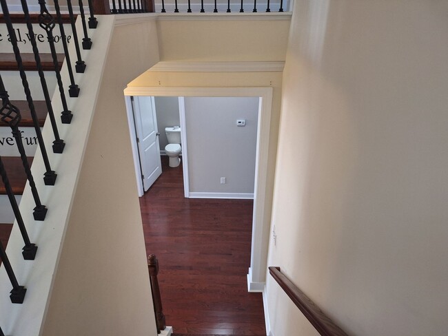 Building Photo - MARCH MOVE IN SPECIAL - $300 off FIRST FUL...