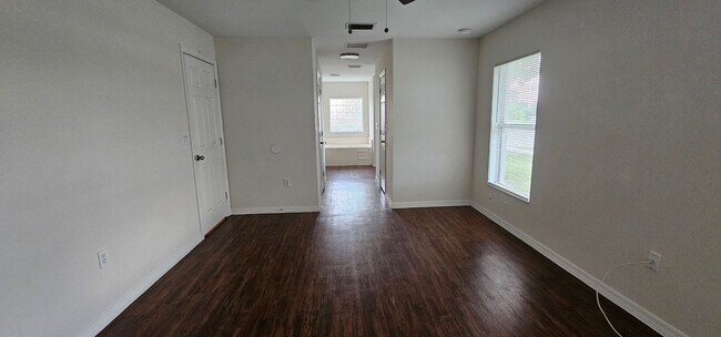 Building Photo - 1530 SW 19th Ave