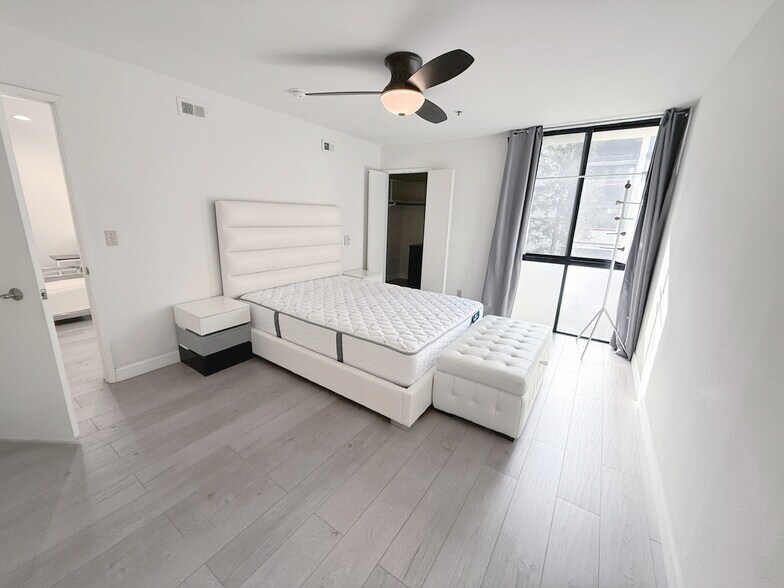 Building Photo - 222 S Central Ave