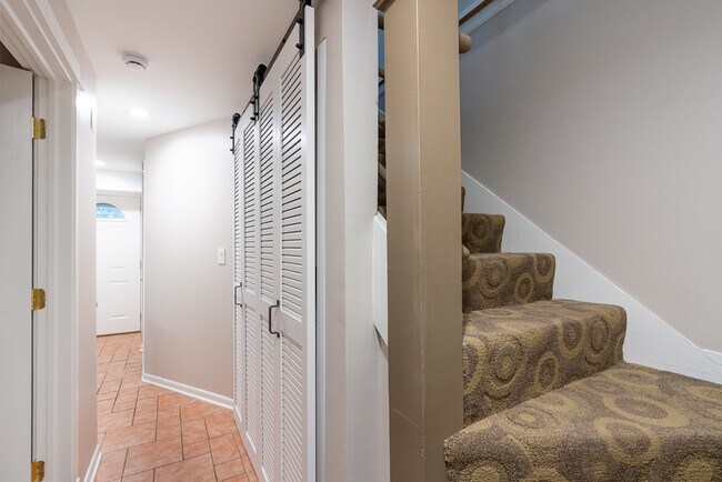 Building Photo - 4242 N Kimball Ave