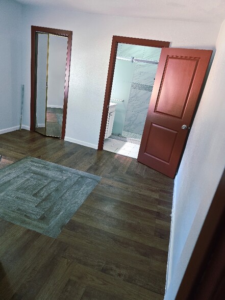 Building Photo - 3212 E Henry Ave