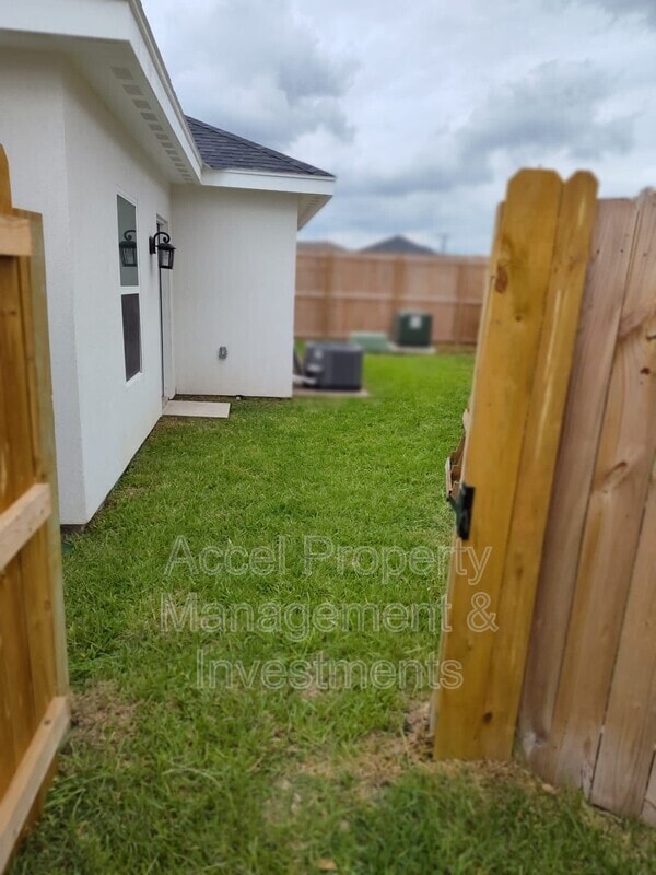 Building Photo - 5909 Puffin Ave