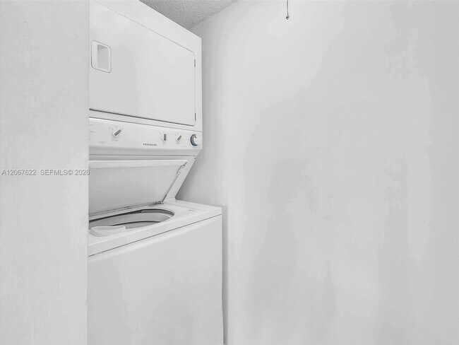 Building Photo - 670 NW 85th Pl