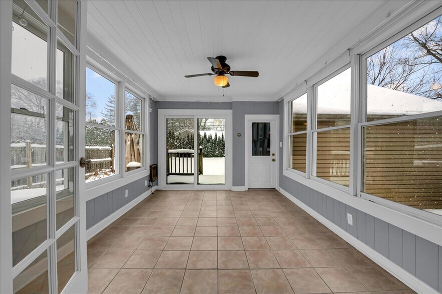 Building Photo - 2299 W Lincoln St