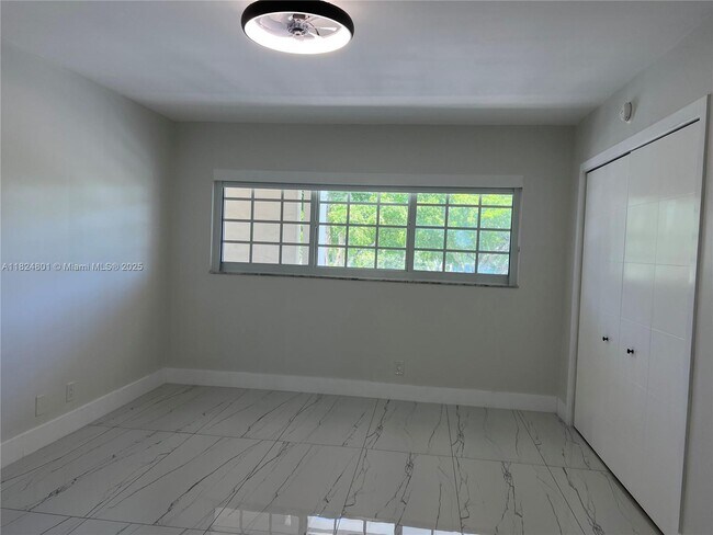 Building Photo - 3090 N Course Dr