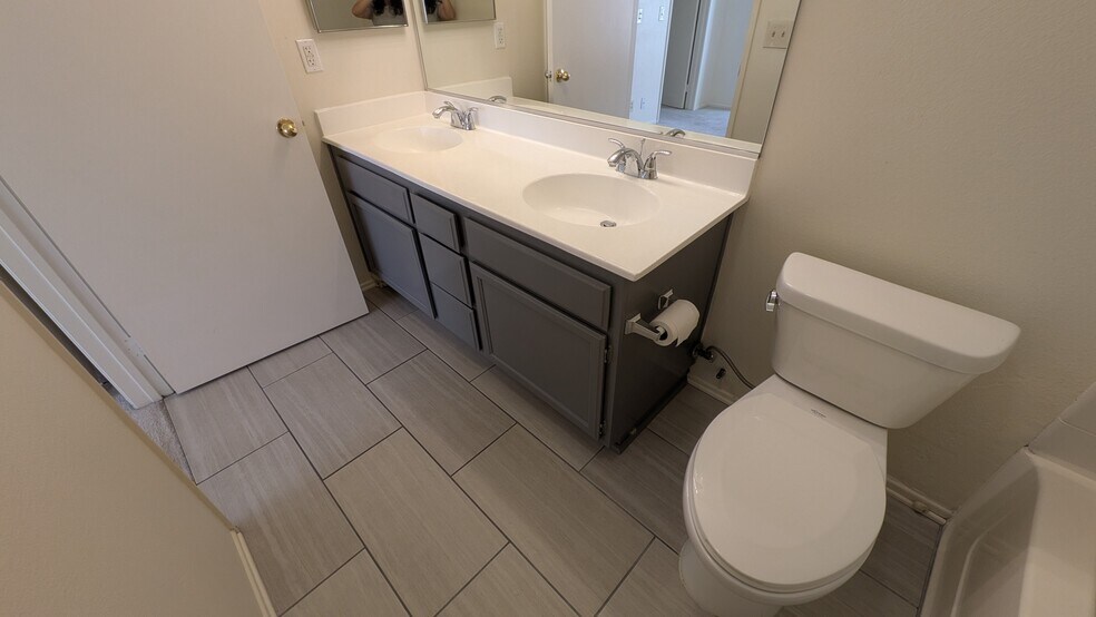 Building Photo - 7320 Balboa Blvd