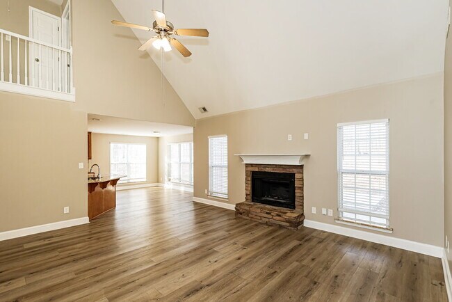 Building Photo - 215 Doe Hollow Trace